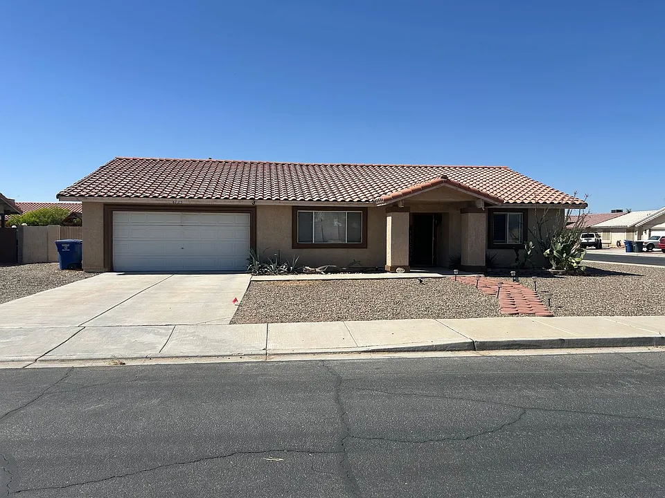 6125 E 41st Pl