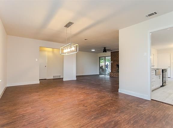 4th image of 2528 Eastbrook Dr