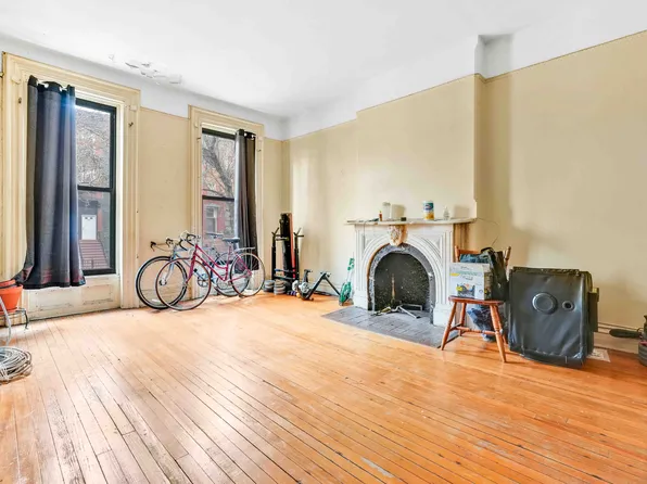 695 Quincy Street image 3 of 20