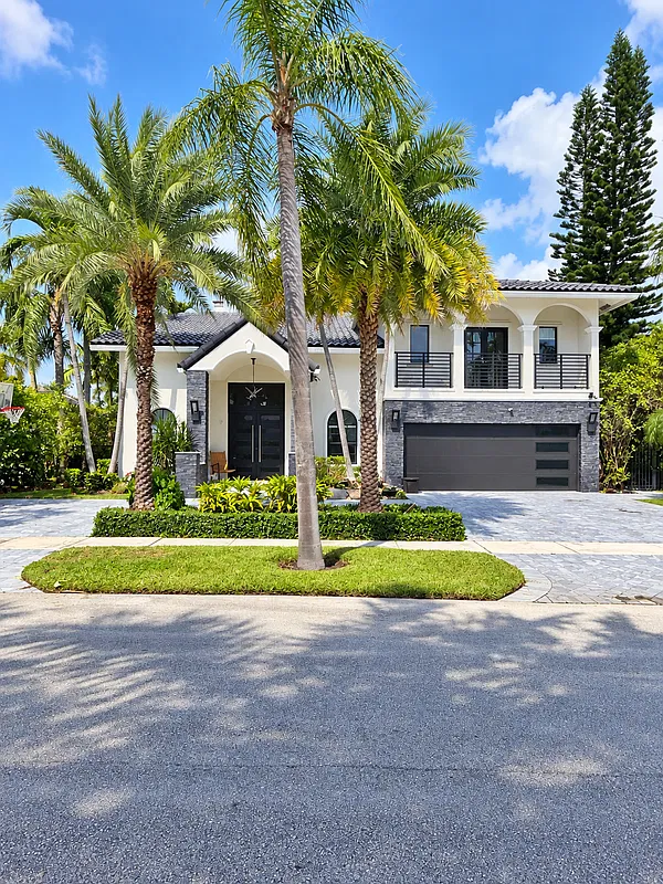 6 bed, 5.0 bath, 3613 sqft, $8,000 — Photo 3
