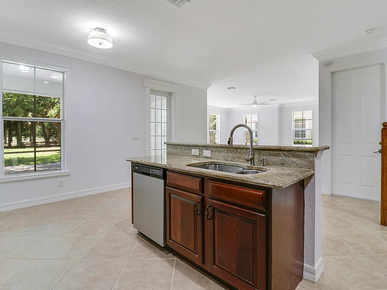 112 Dunmore Dr — Photo 13