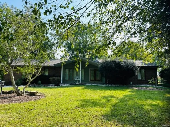 12418 Buckeye Rd, Highland, IL 62249