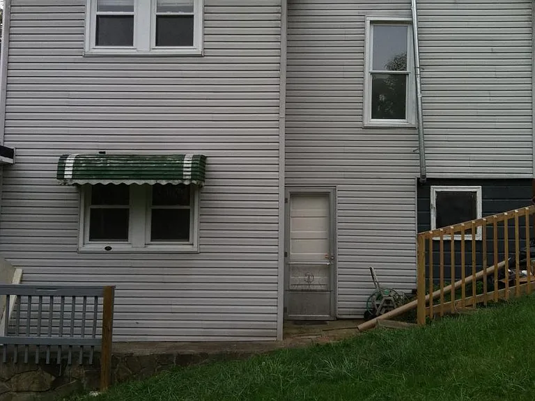 610 View Ave — Photo 2