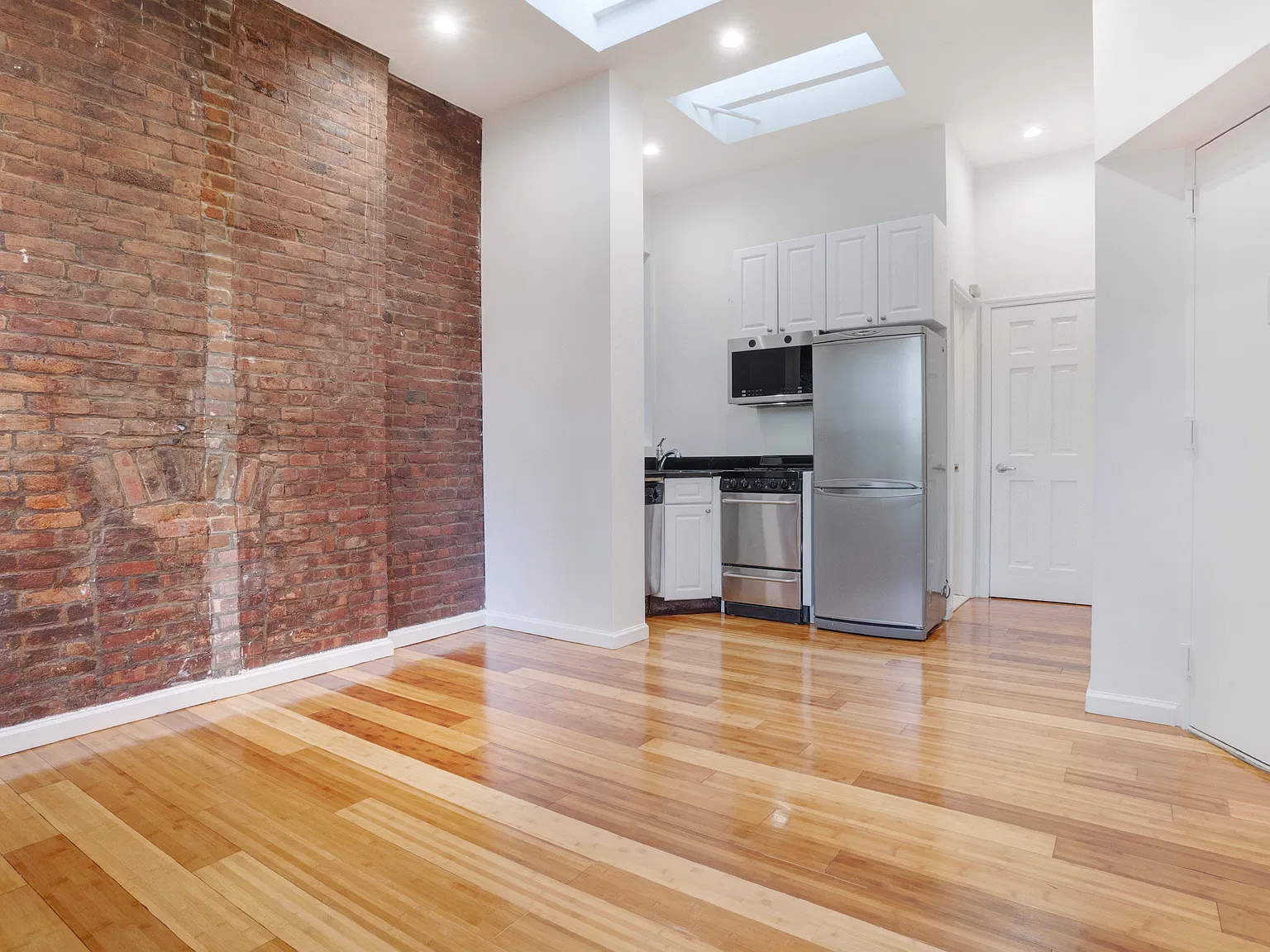 31 E 1st St — Photo 4