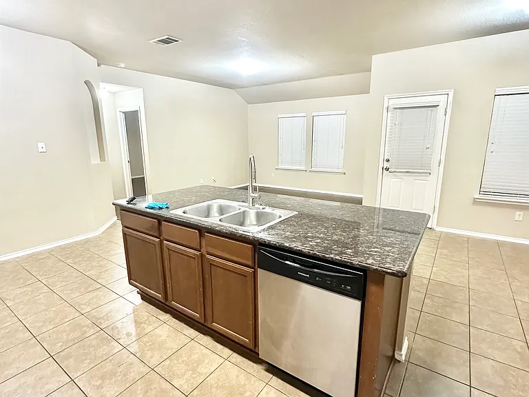 331 Elam Dr — Photo 5