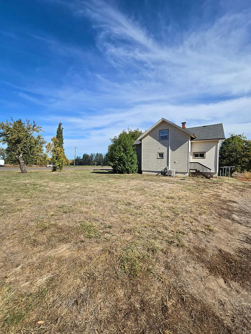 Pet Friendly Farmhouse Near Corvallis 4 Bedrooms, Large Yard & Detached Garage — Photo 4