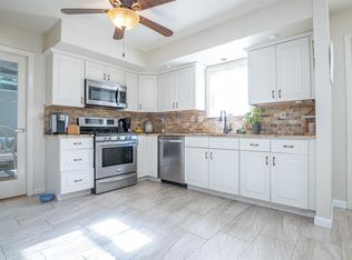 2 Rollingwood Dr, Johnston, RI 02919