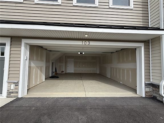 3rd image of 29 Kings Rd #103