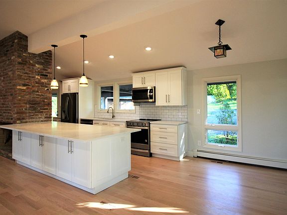 New Kitchen with Dining Area.