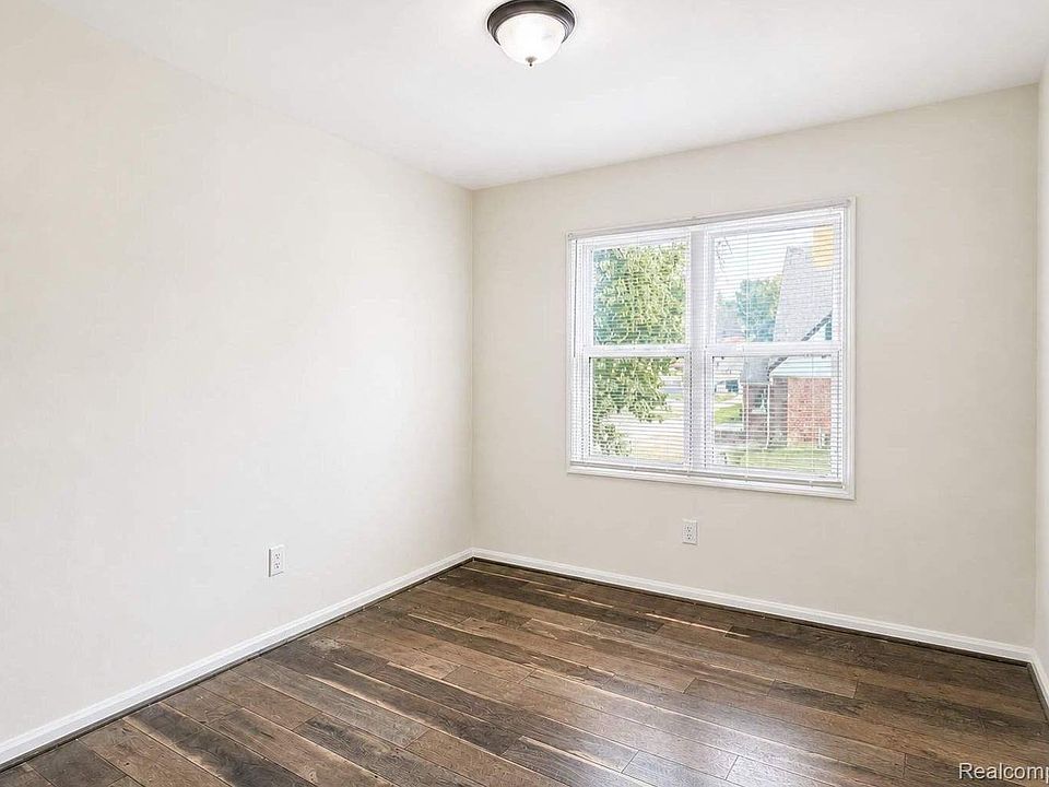 5081-5083 Buckingham Ave, photo 12