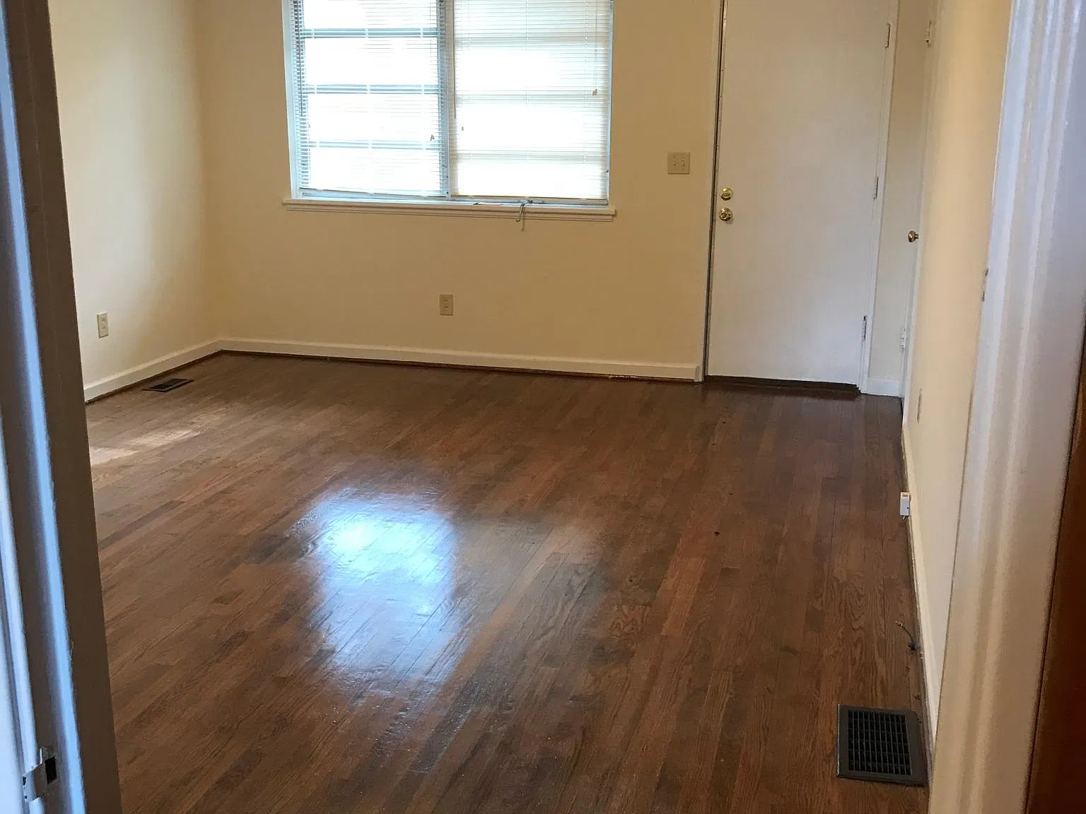 2 bed, 930 sqft, $1,400 — Photo 4