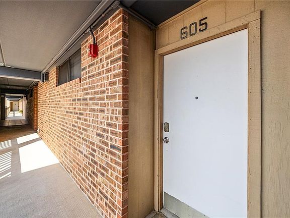 4th image of 4334 Ocean Dr APT 605