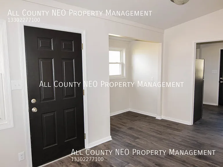 2470 Center Ave — Photo 4
