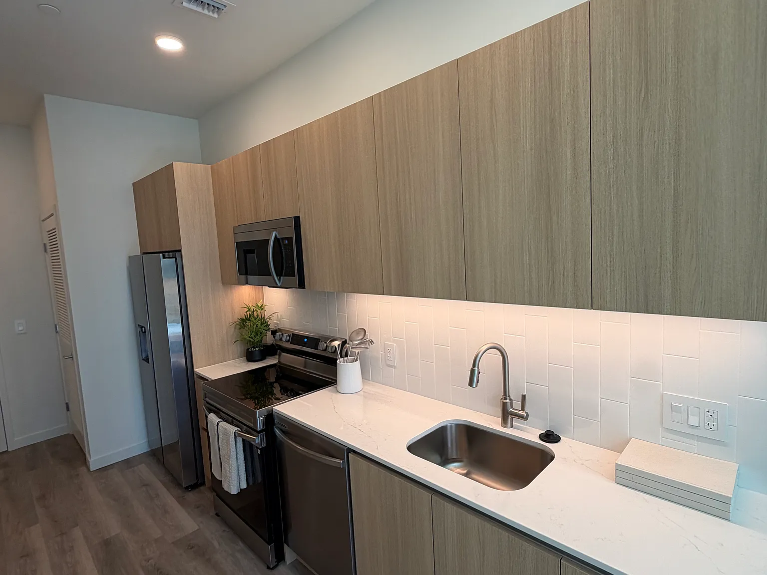 Studio, 486 sqft, $1,999 — Photo 1