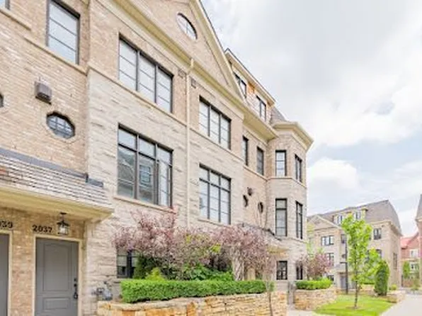 2037 Queensborough Gate, Mississauga, ON L5M 0Y1