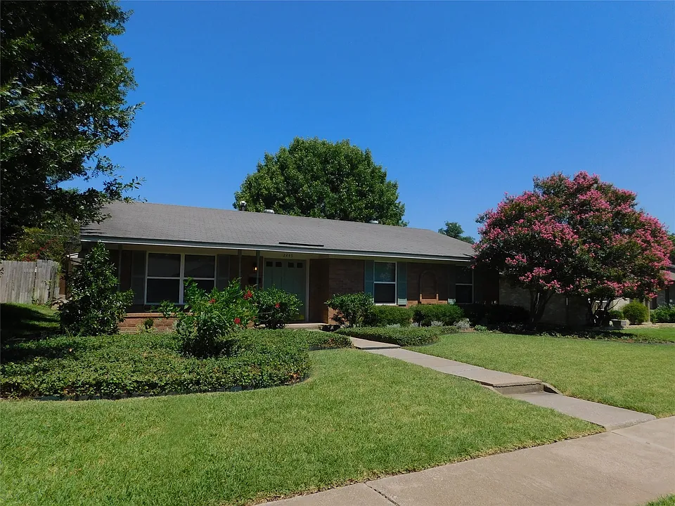 2445 Eastbrook Dr