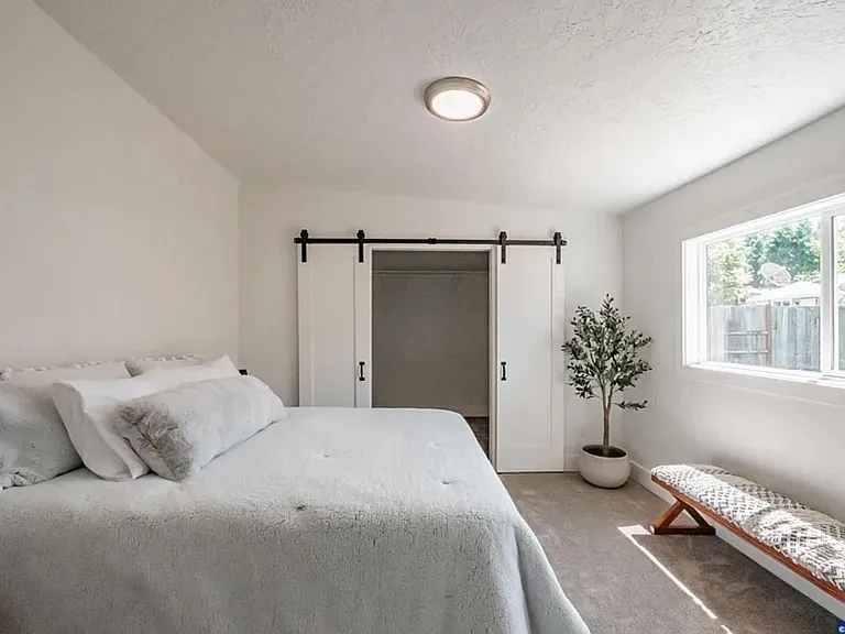 690 W Morton St — Photo 14