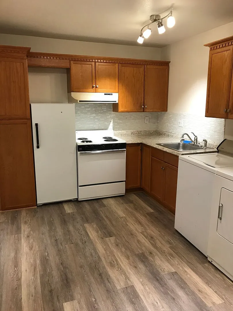 Corvallis triplex — Photo 2