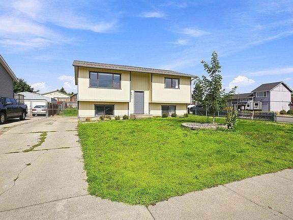 3rd image of 3227 E Garnet Ave