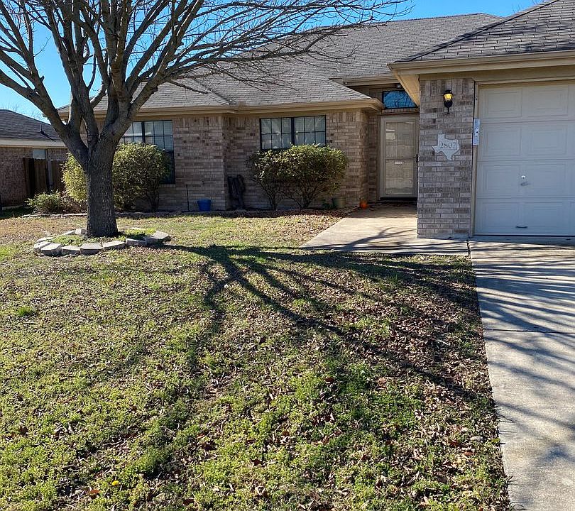 2nd image of 2807 Lindsey Dr