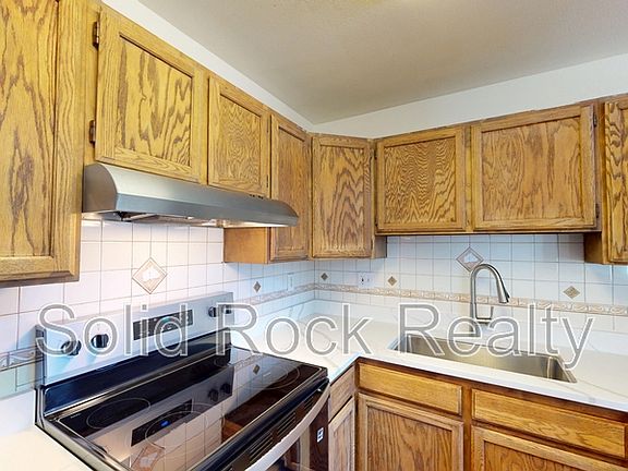 4th image of 935 Greenbrier Dr