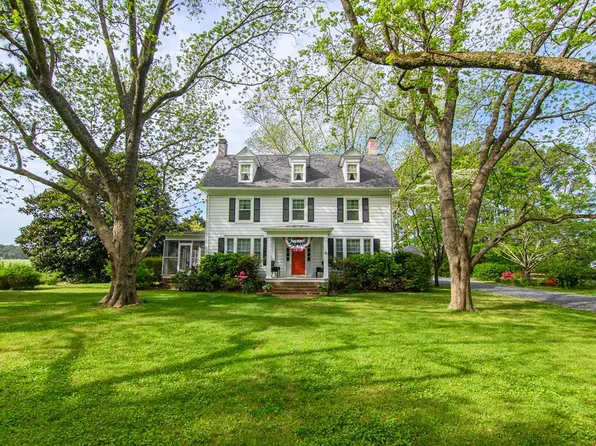 26 Liberty St, Onancock, VA 23417