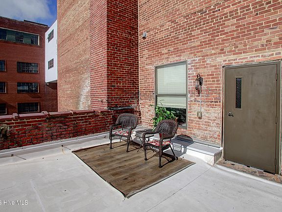 4th image of 936 Broad Street #215