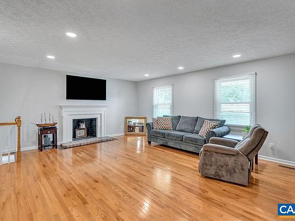 3rd image of 15 Paynes Ln