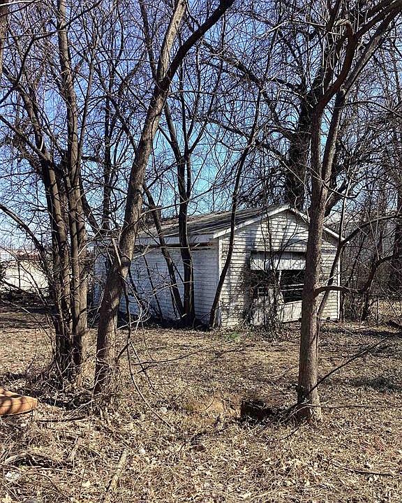 2nd image of 625 Maple Heights Ave