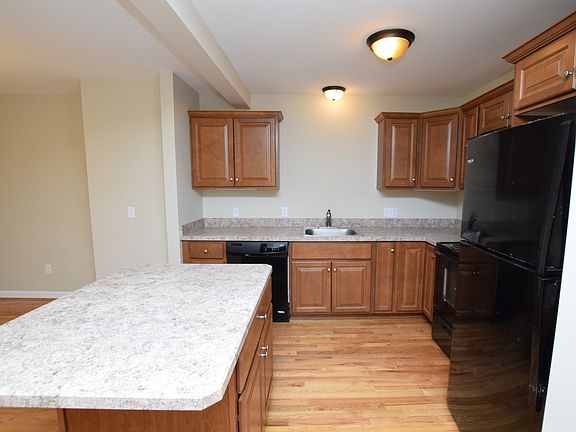 4th image of 123 Woodland St #123
