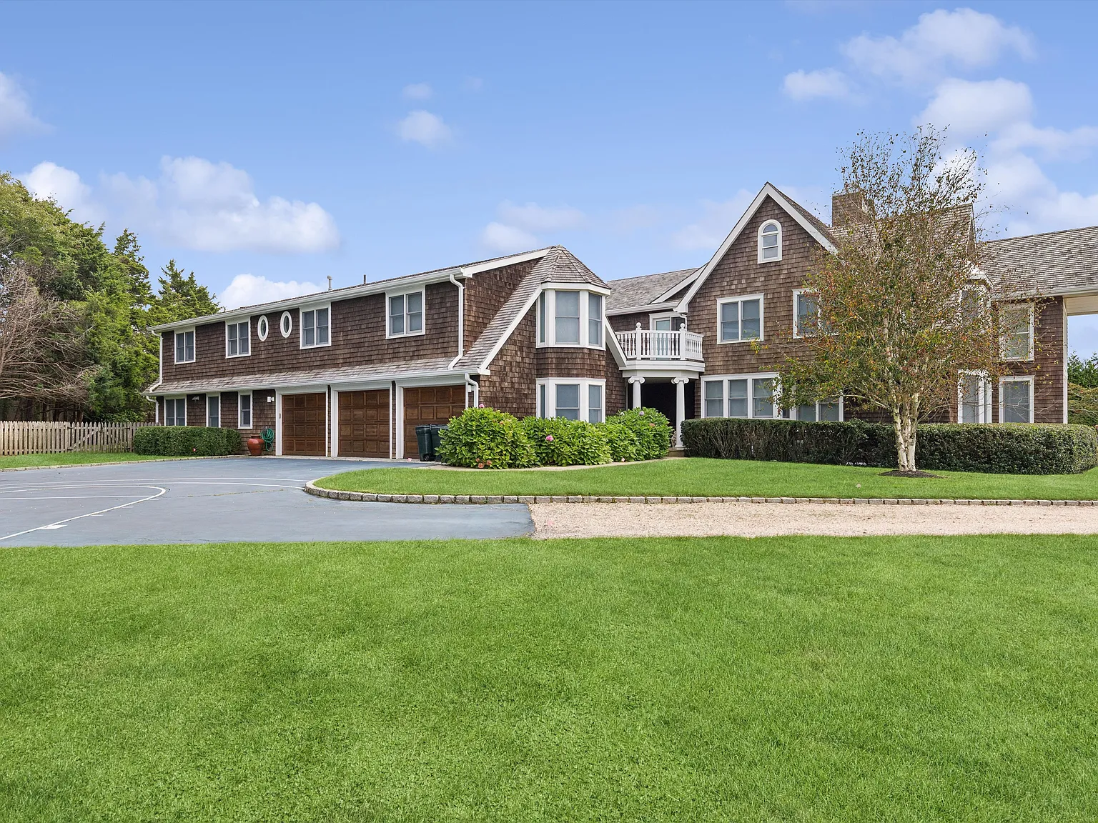 South of the Highway Estate with Pool + Tennis + Dock — Photo 4