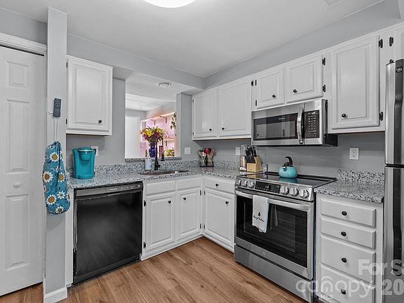 5th image of 247 Water Oak Dr
