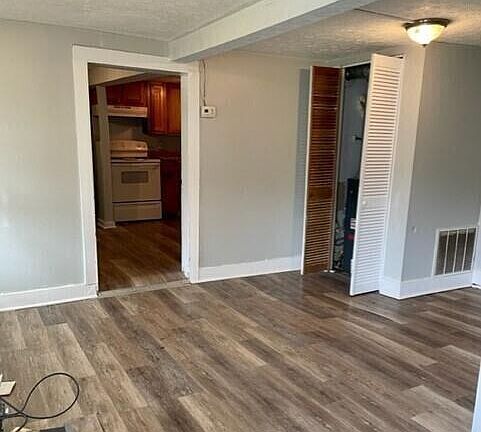 3rd image of 1051 Cecil Ave