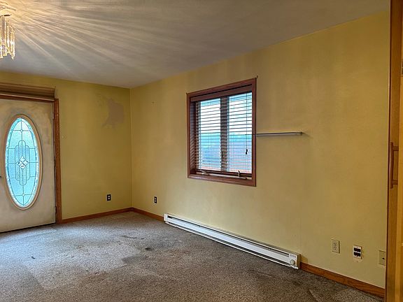 2nd image of 3305 Holiday Dr