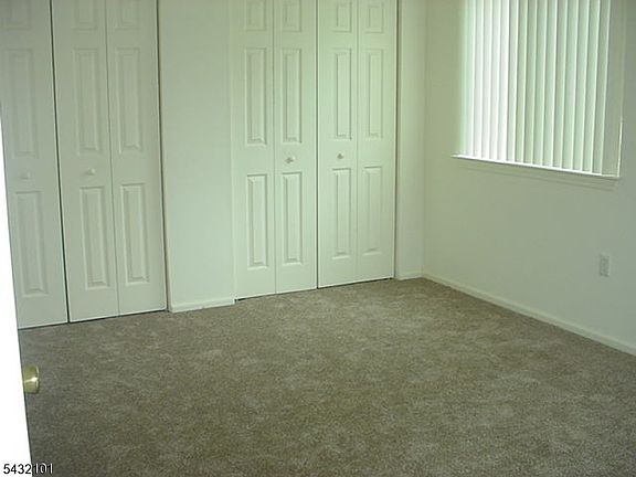 4th image of 165 Falcon Ridge Way N