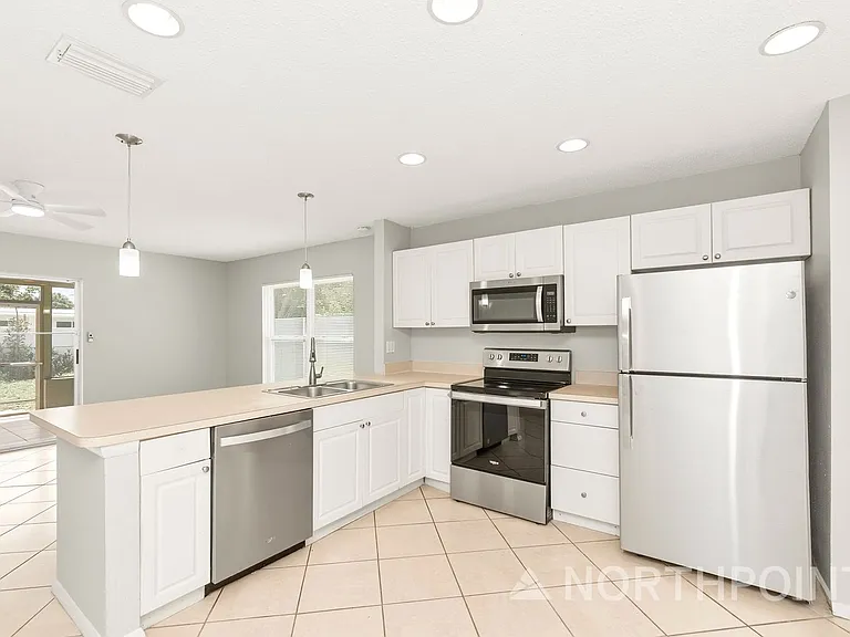 1215 39th St W — Photo 6