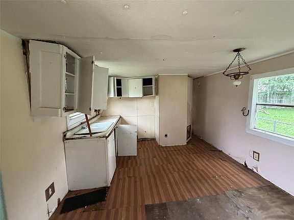 5th image of 12 Dandelion St
