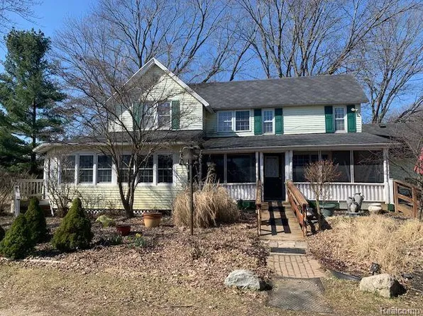 2689 E Snow Rd, Berrien Springs, MI 49103