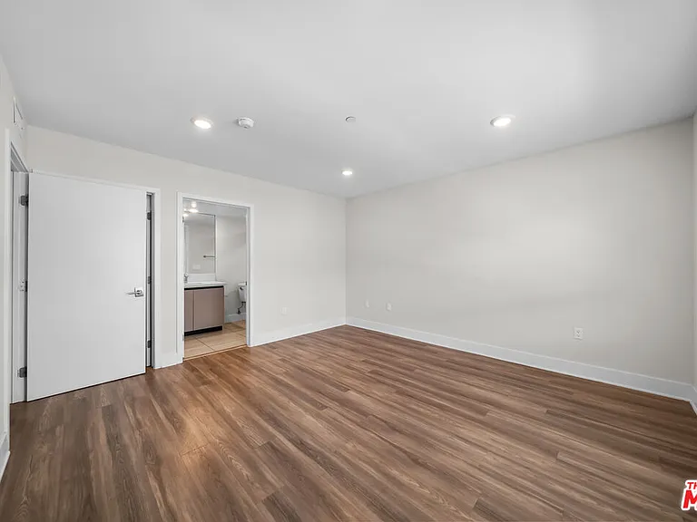 5030 Rosewood Ave #304 — Photo 17