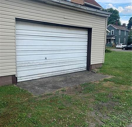 3rd image of 332 W Main St