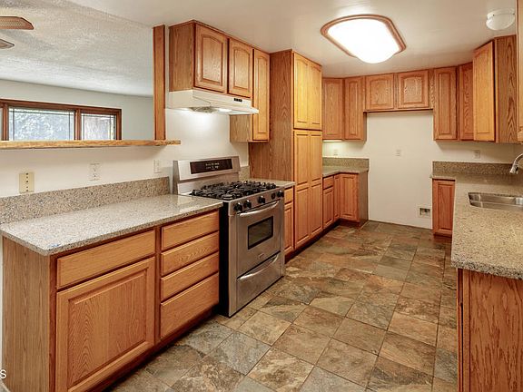 5th image of 411 E Yucca St