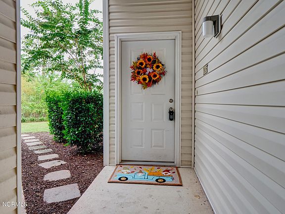 4th image of 202 Fullford Lane #103