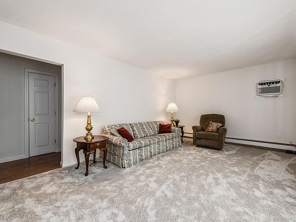 4th image of 3139 Euston Ln