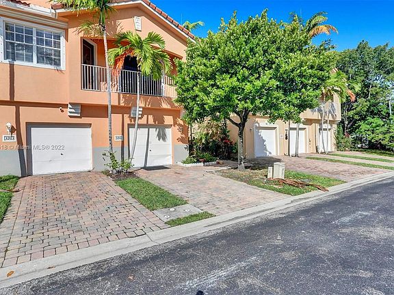 2nd image of 3261 Scarletta Dr #3261