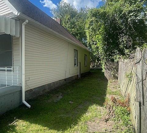 4th image of 702 Indiana Ave
