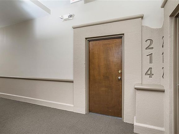 5th image of 611 N Park Ave APT 214