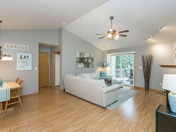 4th image of 90 Shannon Dr