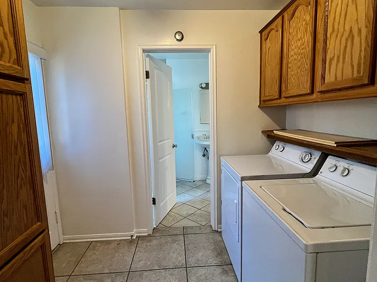 14525 Greenworth Dr — Photo 19