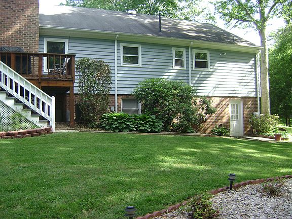 5th image of 105 Lafayette Pl