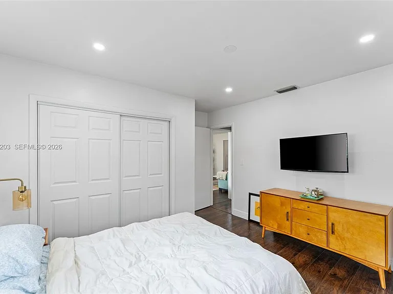 2311 SW 2nd St #0 — Photo 11